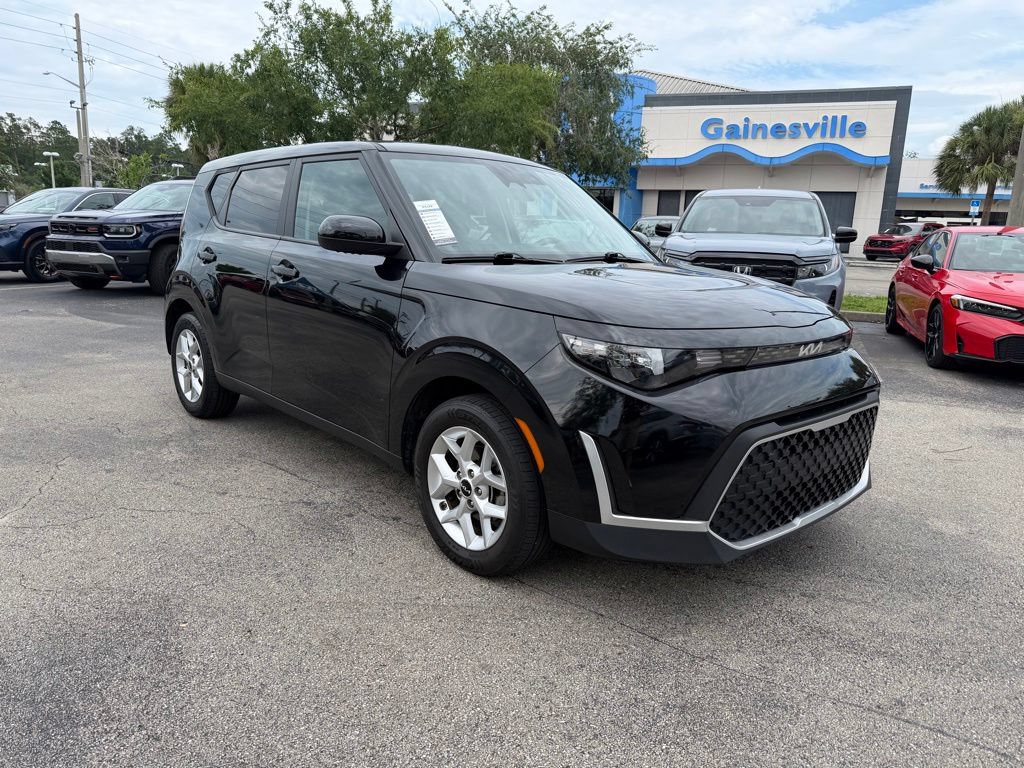Used 2024 Kia Soul LX w/ Option Group 015 FWD image 1