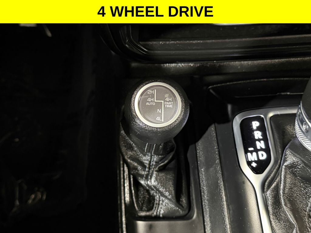 Used 2025 Jeep Wrangler Unlimited Sahara AWD/4WD image 2