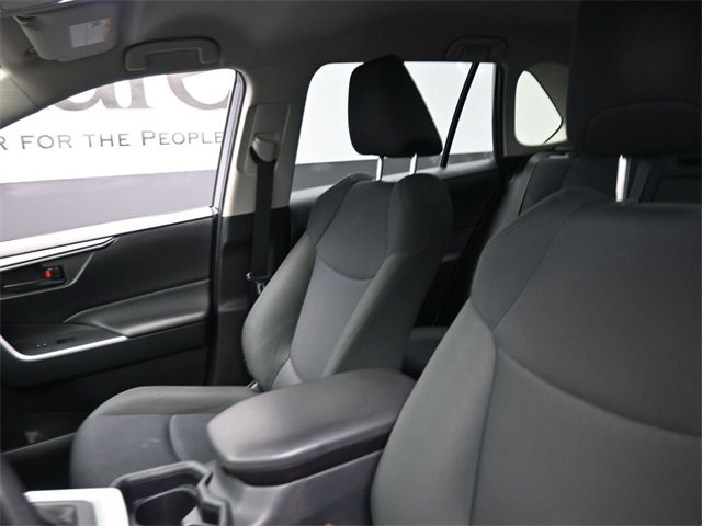 Used 2019 Toyota RAV4 LE image 16