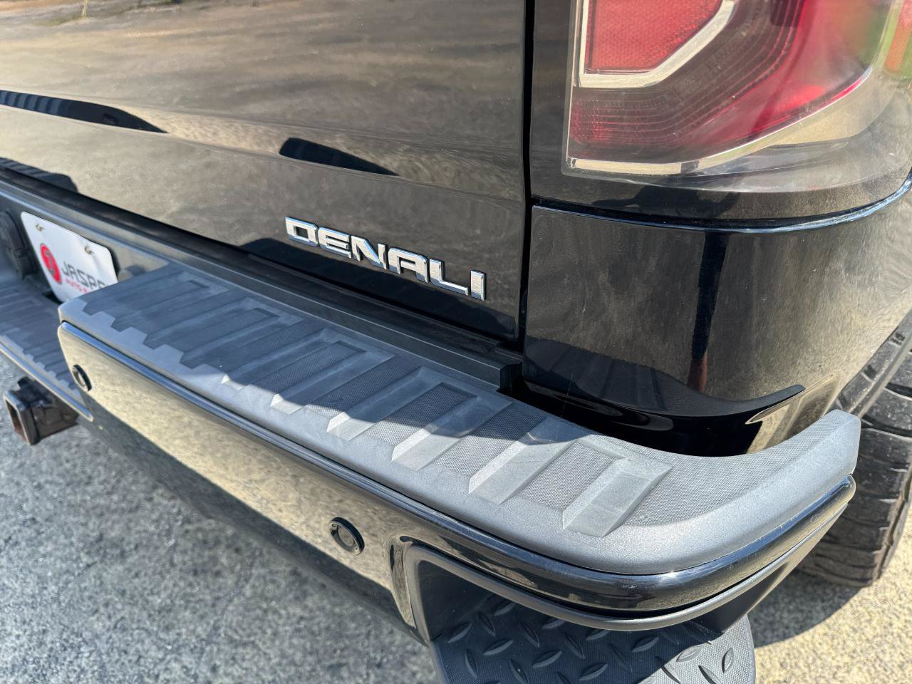 Used 2018 GMC Sierra 1500 Denali w/ Denali Ultimate Package AWD/4WD image 16