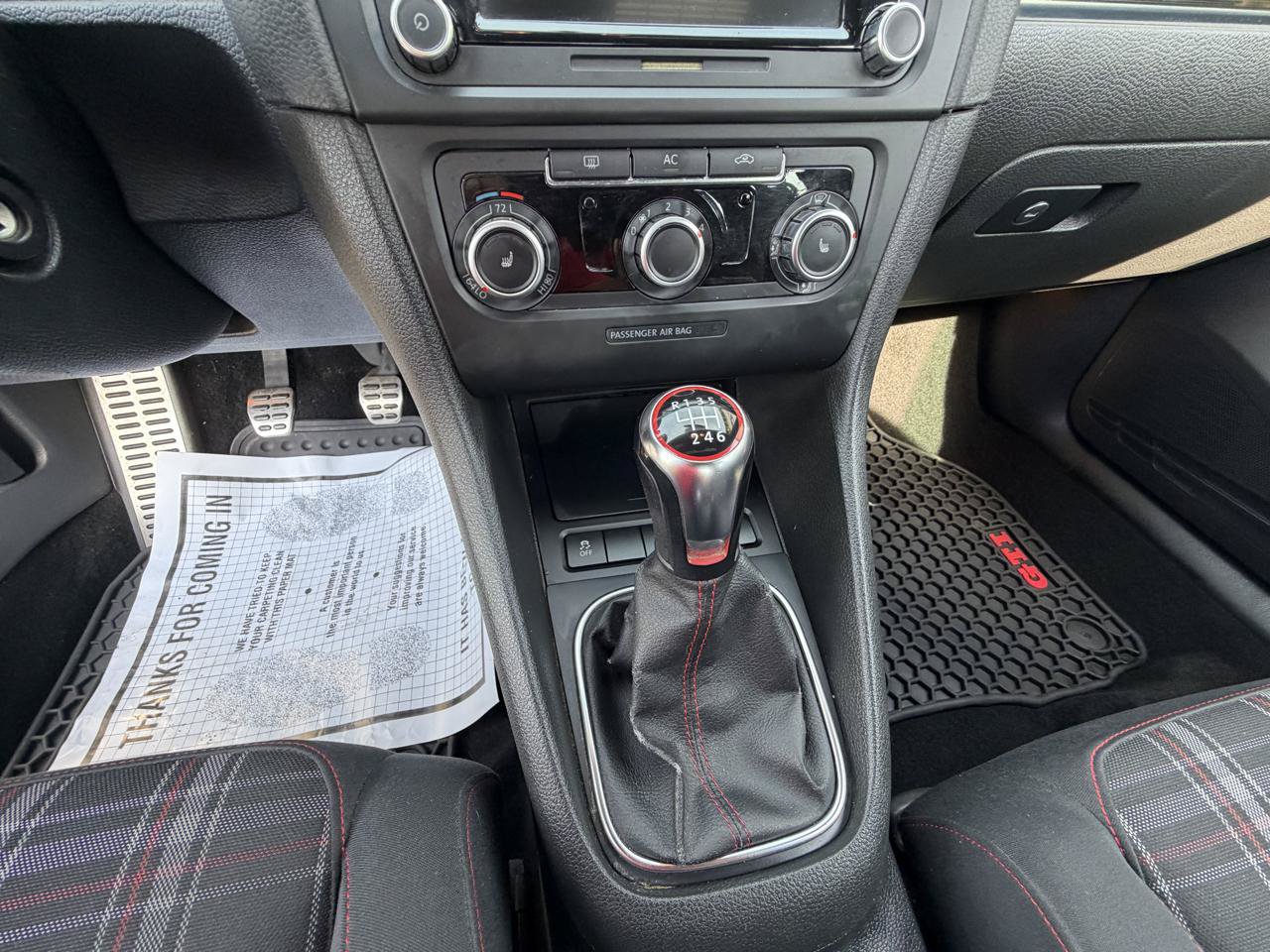 Used 2011 Volkswagen Golf 2-Door FWD image 14