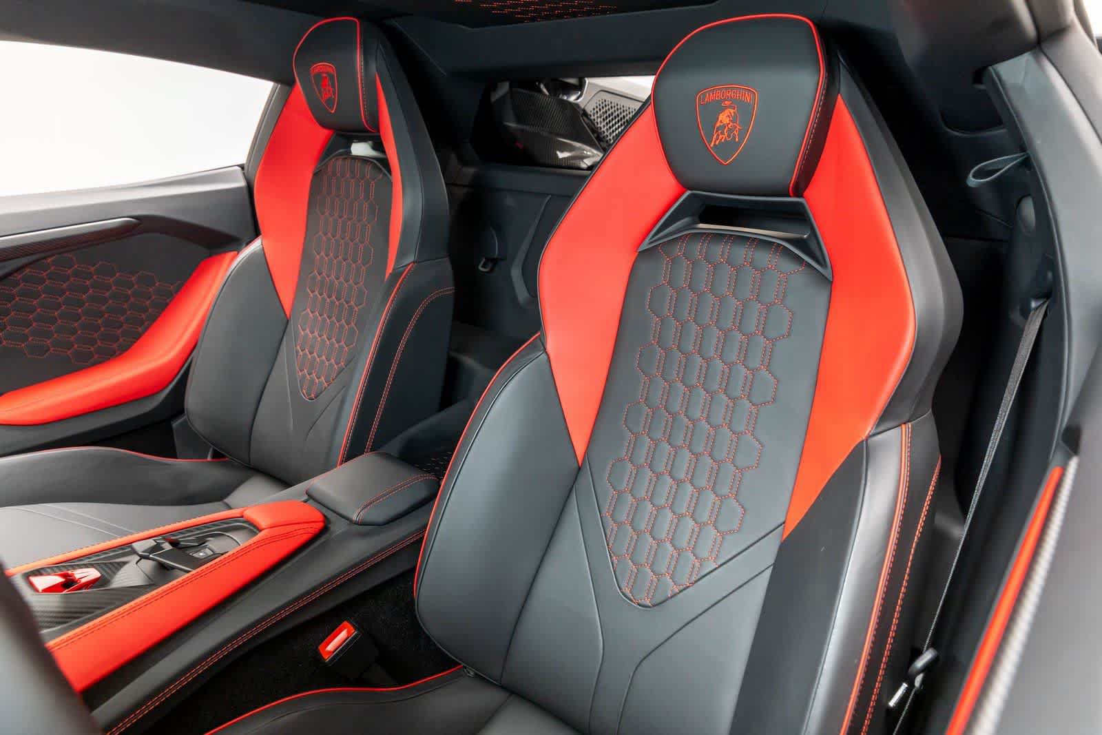 Used 2024 Lamborghini Revuelto AWD/4WD image 12