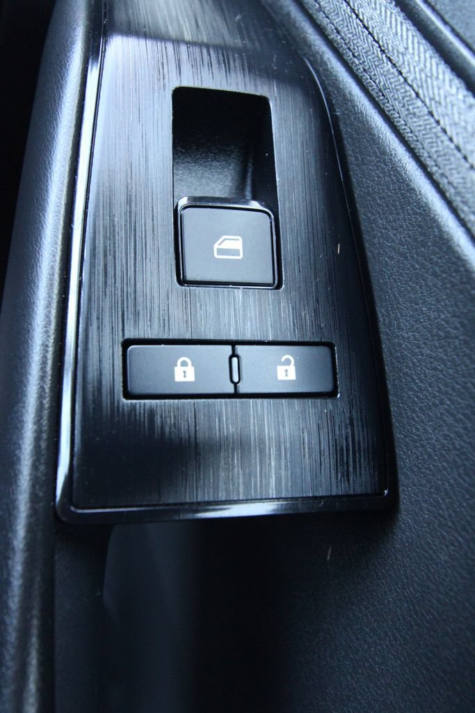 Used 2023 Nissan Rogue S AWD/4WD image 24