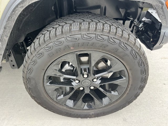 Used 2025 Jeep Gladiator Sport image 15
