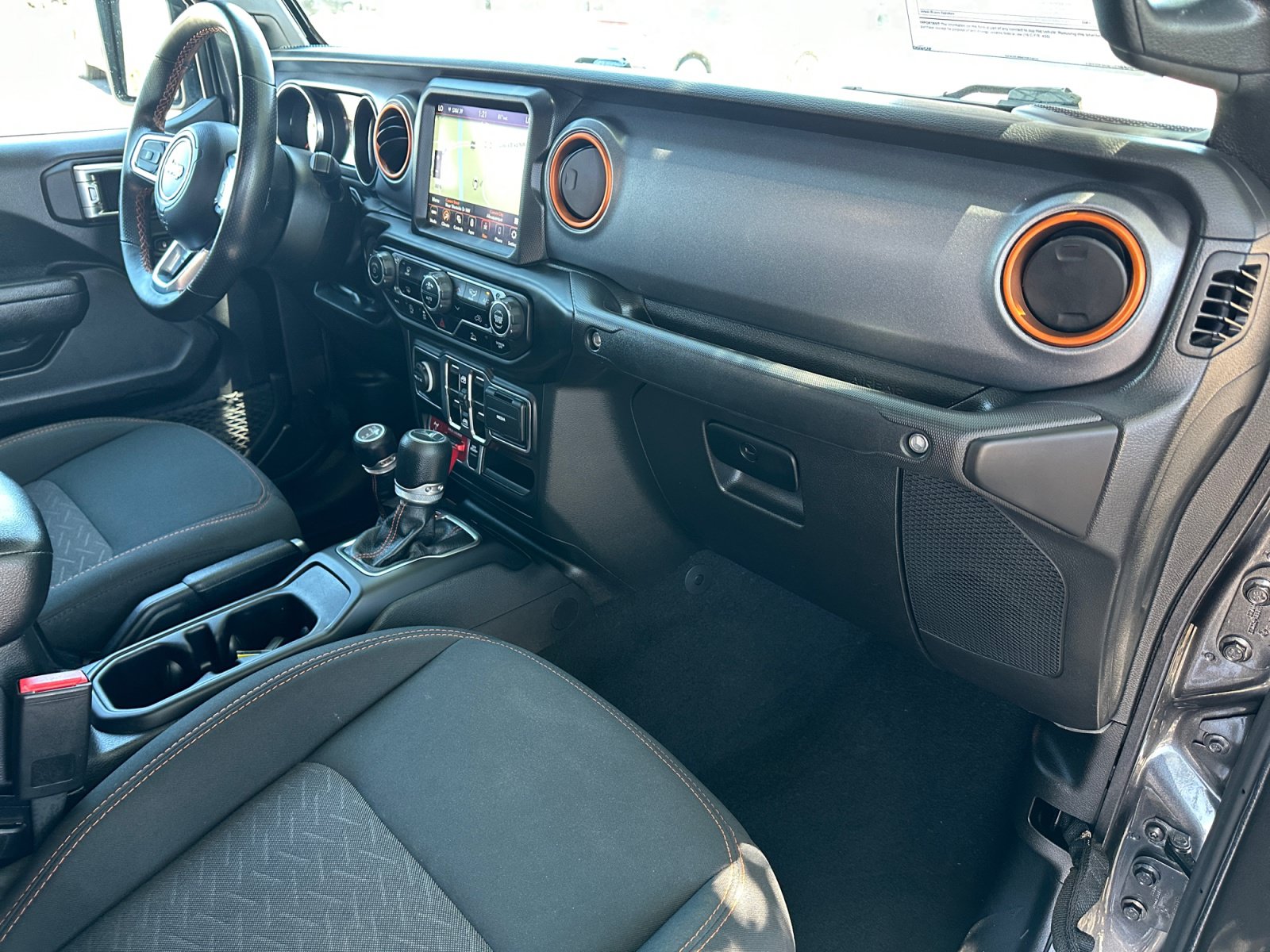 Used 2023 Jeep Gladiator Mojave AWD/4WD image 27