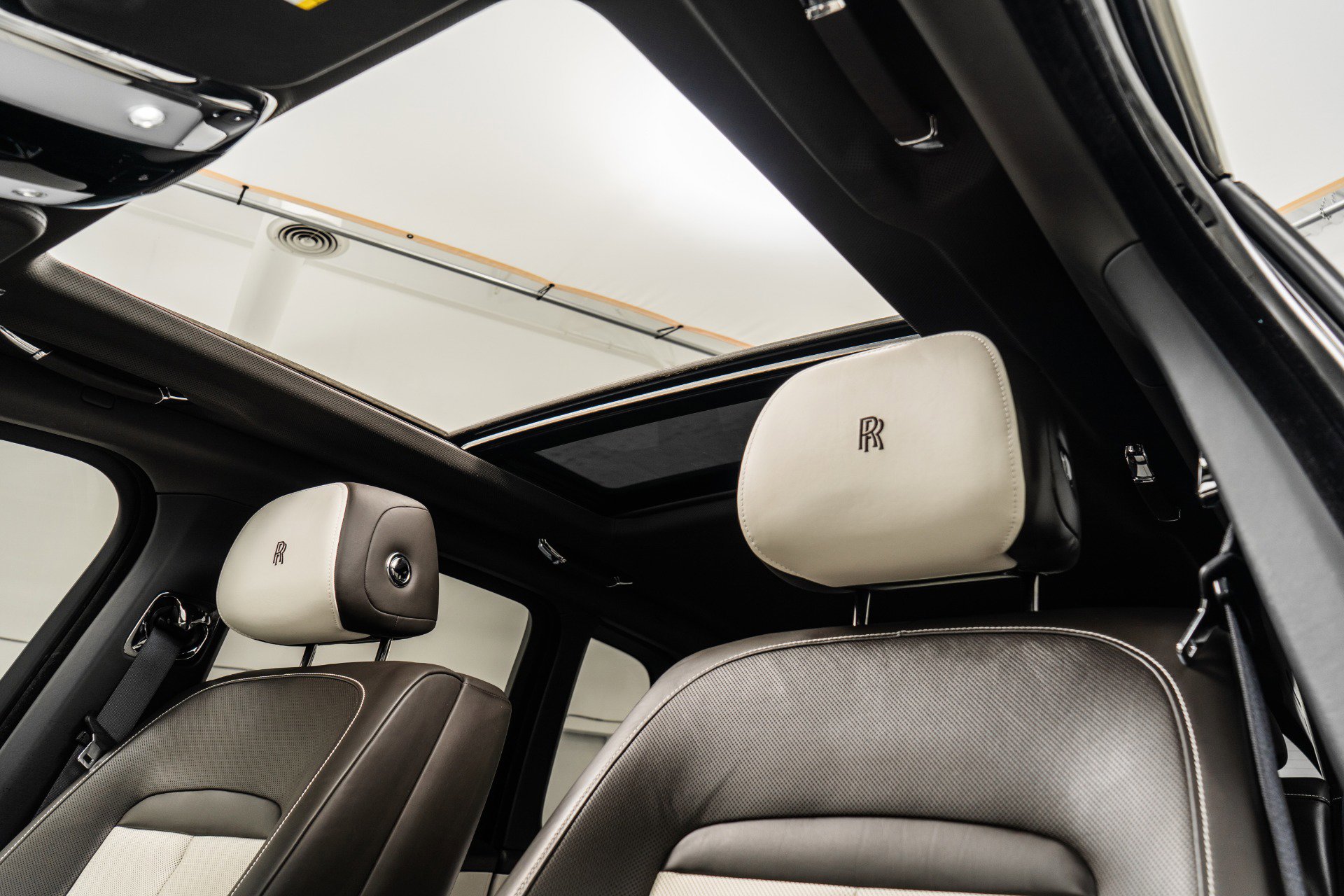 Used 2022 Rolls-Royce Cullinan image 18