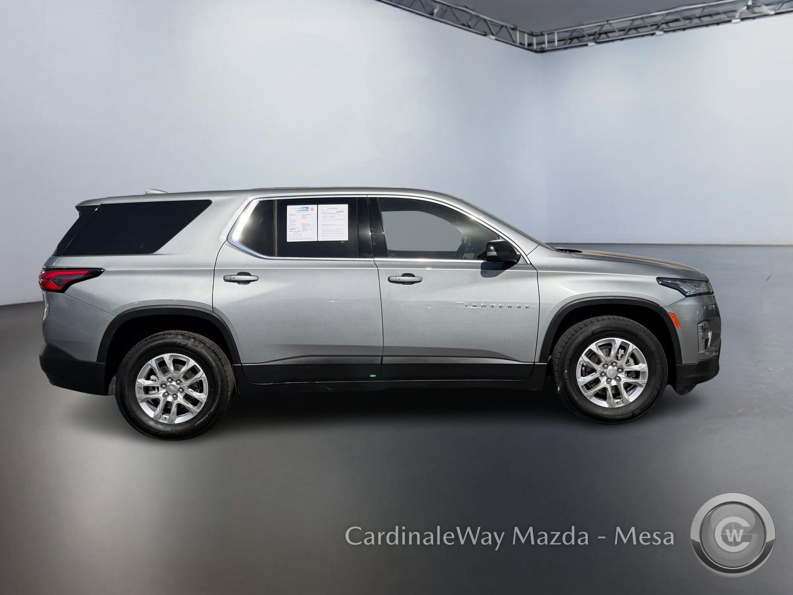 Used 2023 Chevrolet Traverse LS image 3