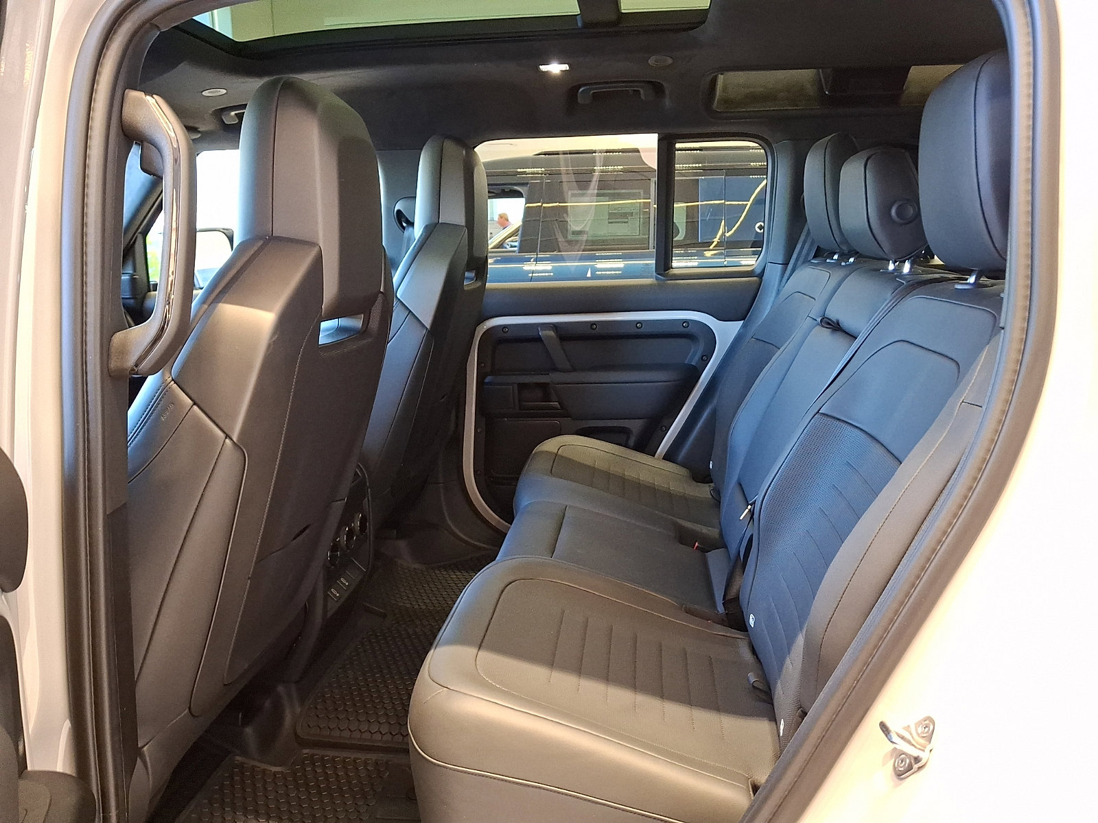 New 2026 Land Rover Defender 110 OCTA AWD/4WD image 7
