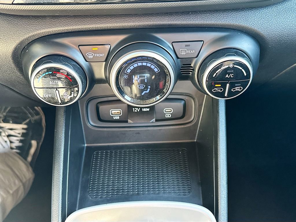 Used 2025 Hyundai Venue SEL image 14