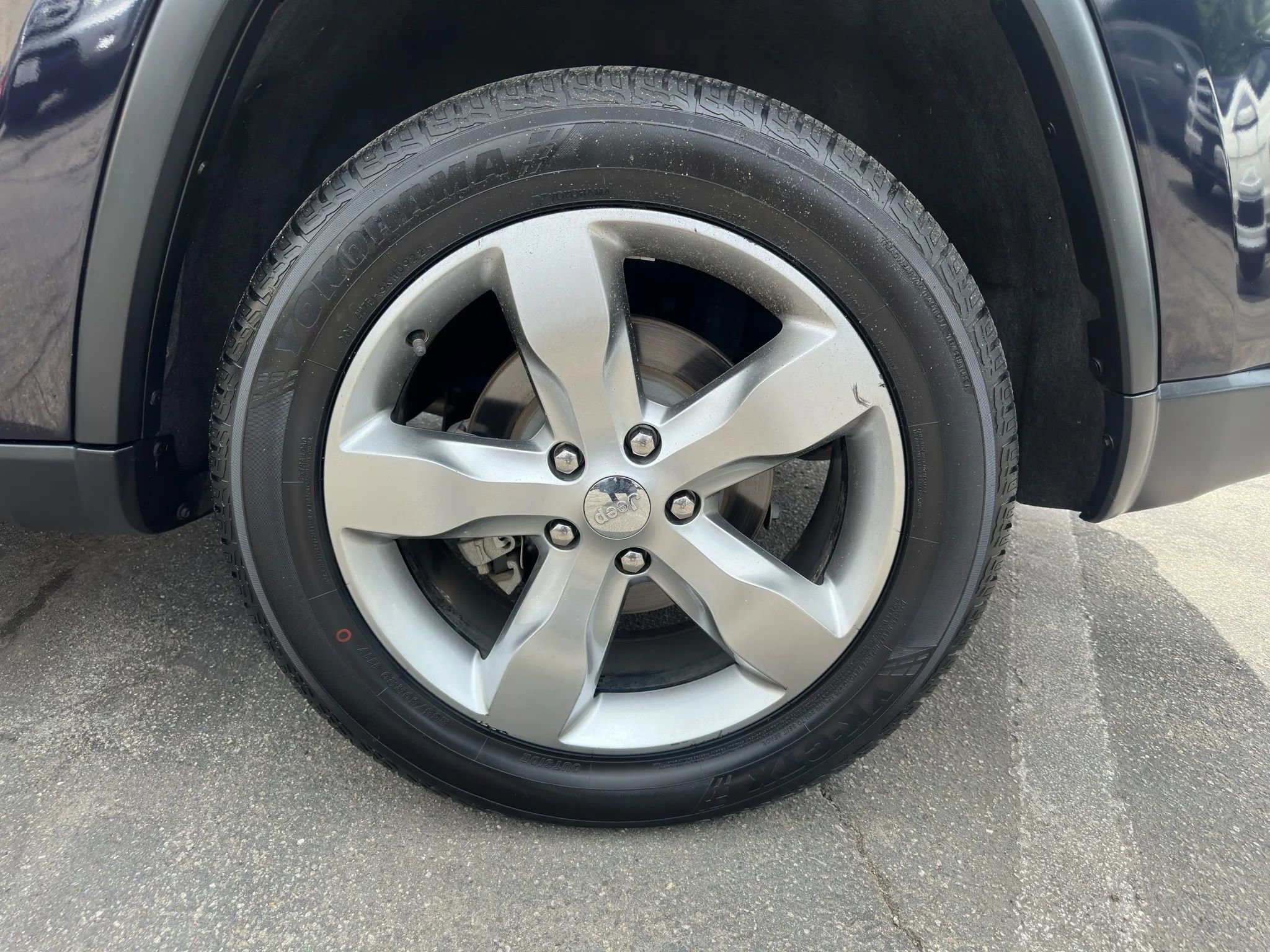 Used 2011 Jeep Grand Cherokee Overland w/ Trailer Tow Group IV image 11