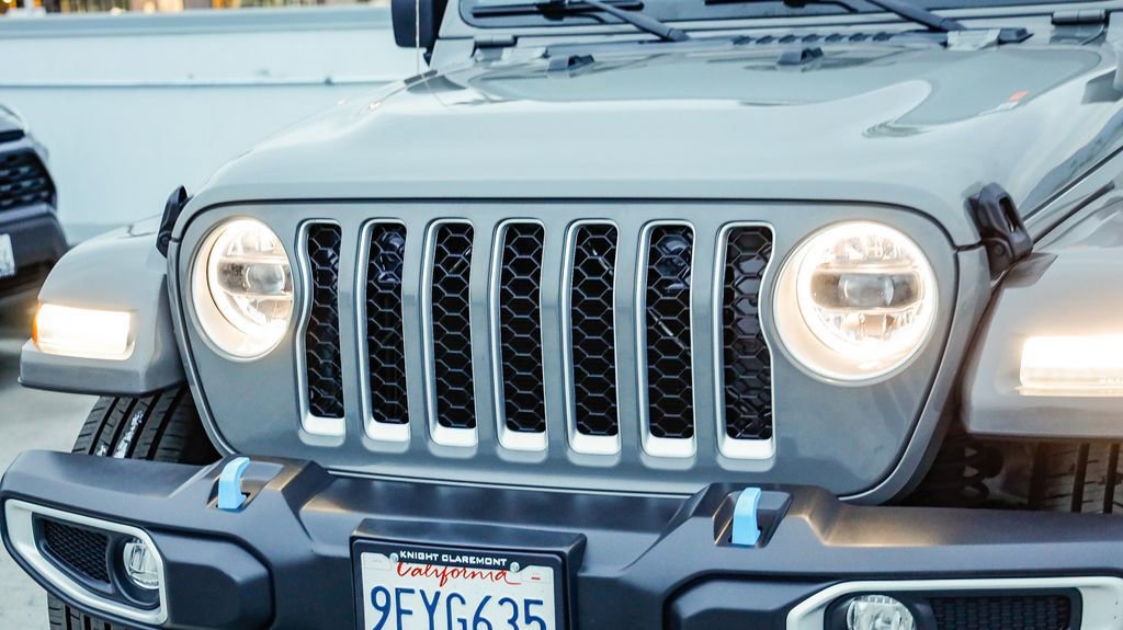 Used 2023 Jeep Wrangler Unlimited Sahara w/ Cold Weather Group AWD/4WD image 6