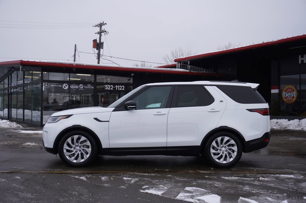 Used 2024 Land Rover Discovery S image 4