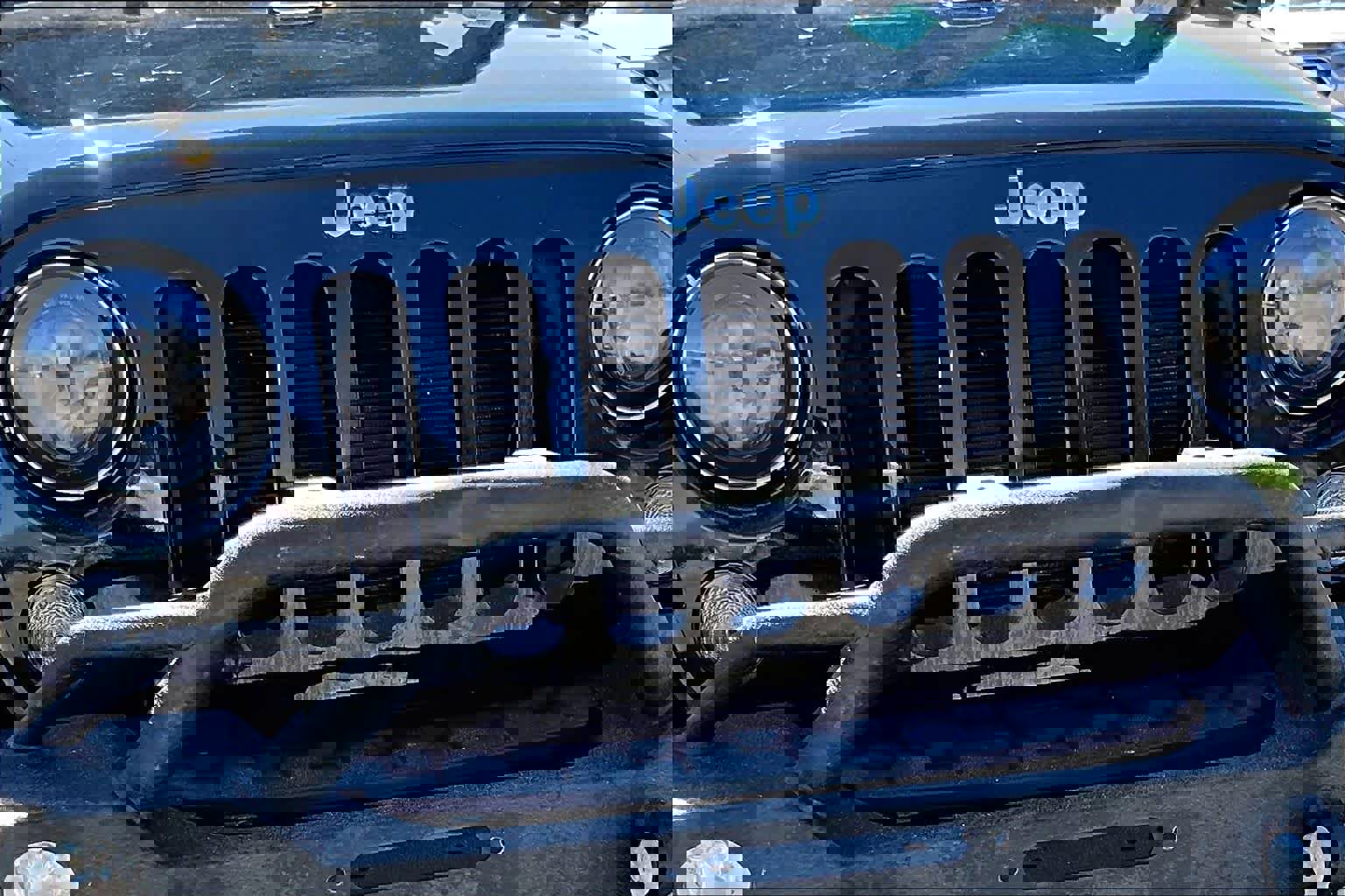 Used 2014 Jeep Wrangler Sahara w/ Dual Top Group image 28