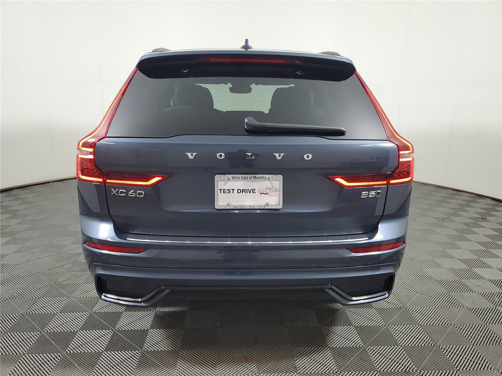 New 2026 Volvo XC60 B5 Plus w/ Protection Package Premier AWD/4WD image 5