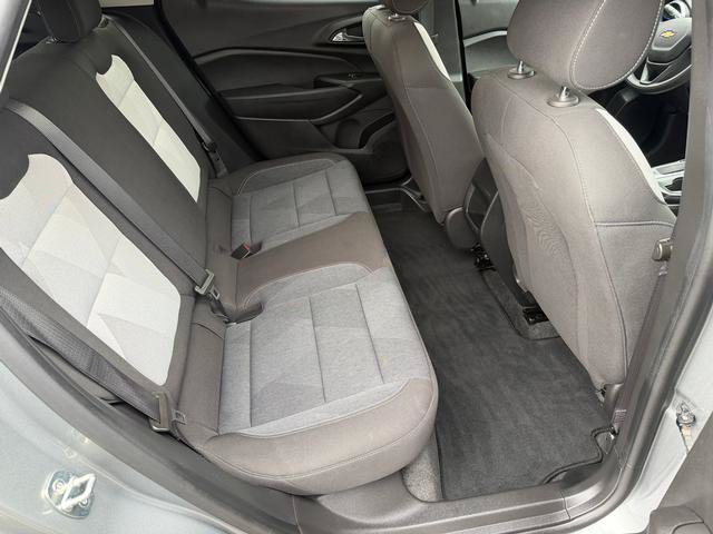 Used 2024 Chevrolet Trax LS w/ LS Convenience Package FWD image 12