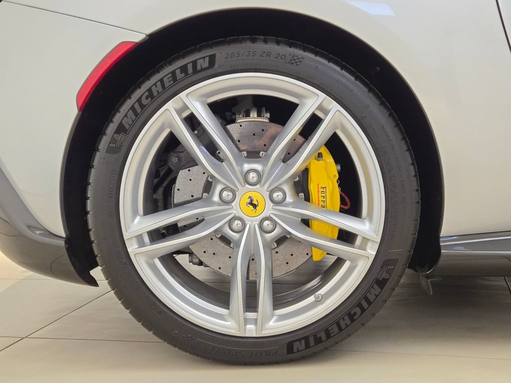 Used 2022 Ferrari Roma RWD image 7