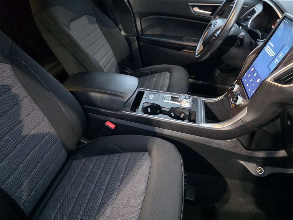 Used 2021 Ford Edge SE w/ Cargo Accessory Package image 10