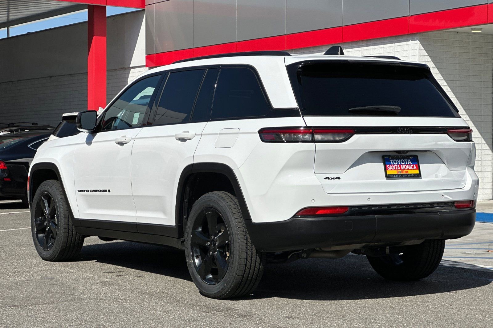 Used 2022 Jeep Grand Cherokee Altitude AWD/4WD image 6