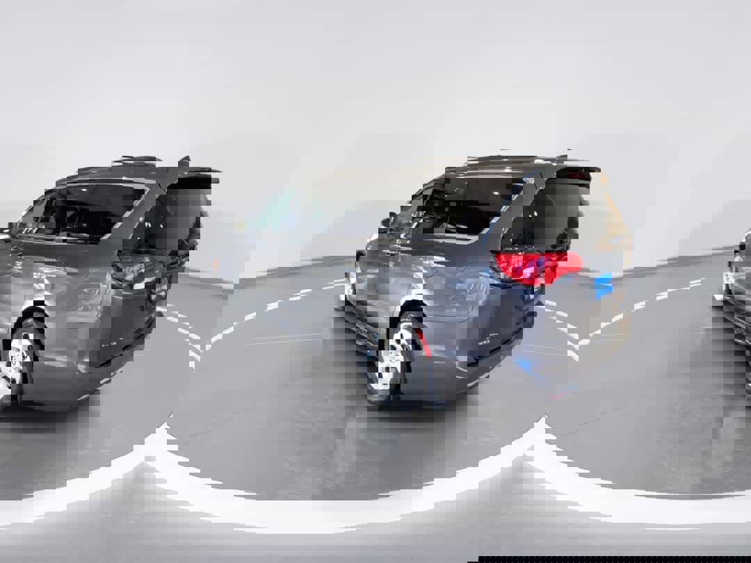 Used 2017 Chrysler Pacifica Premium image 6