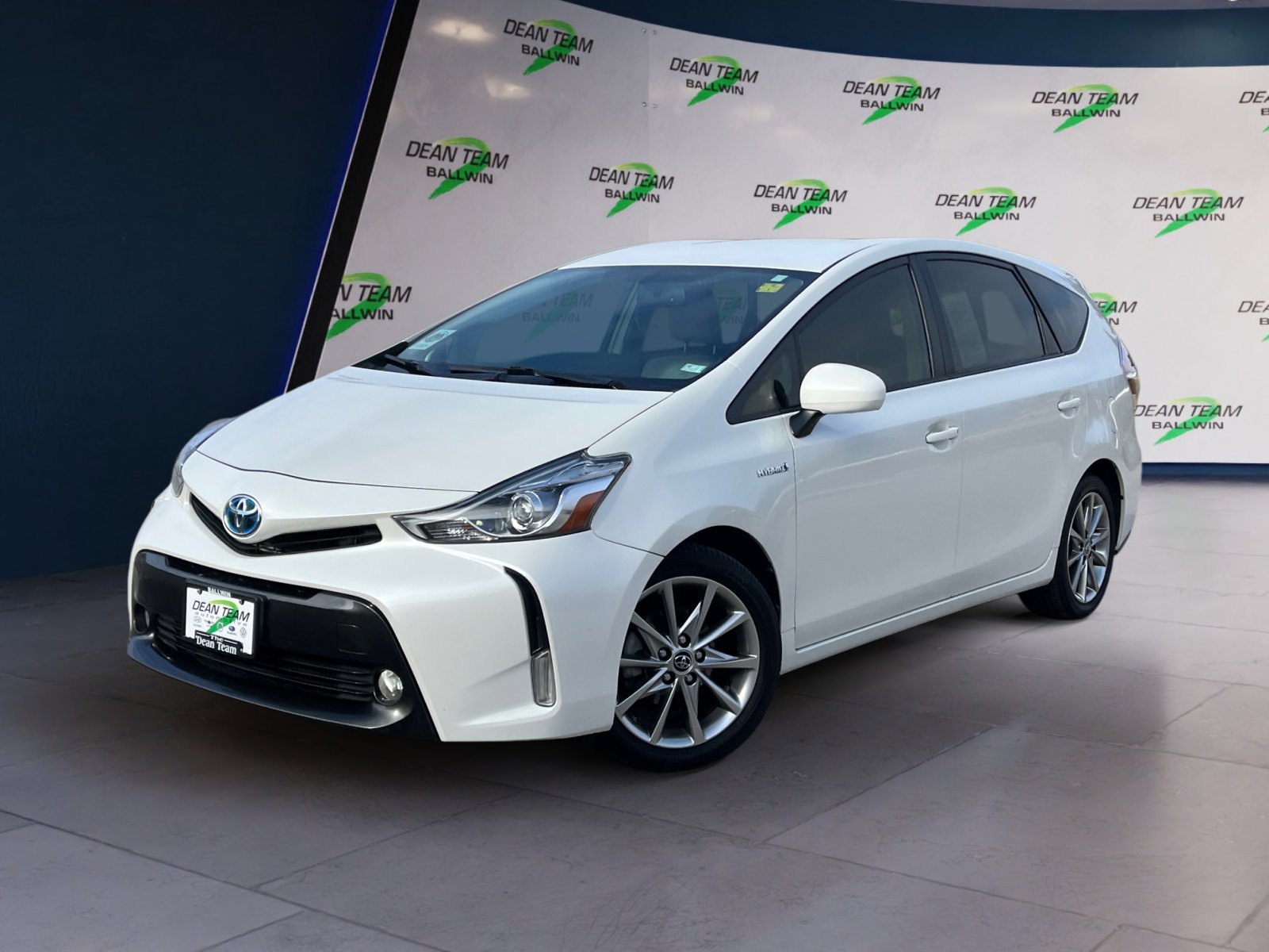 Used 2017 Toyota Prius V Five image 3