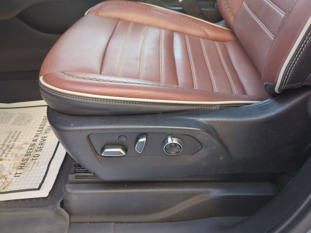 Used 2023 GMC Yukon Denali Ultimate image 29