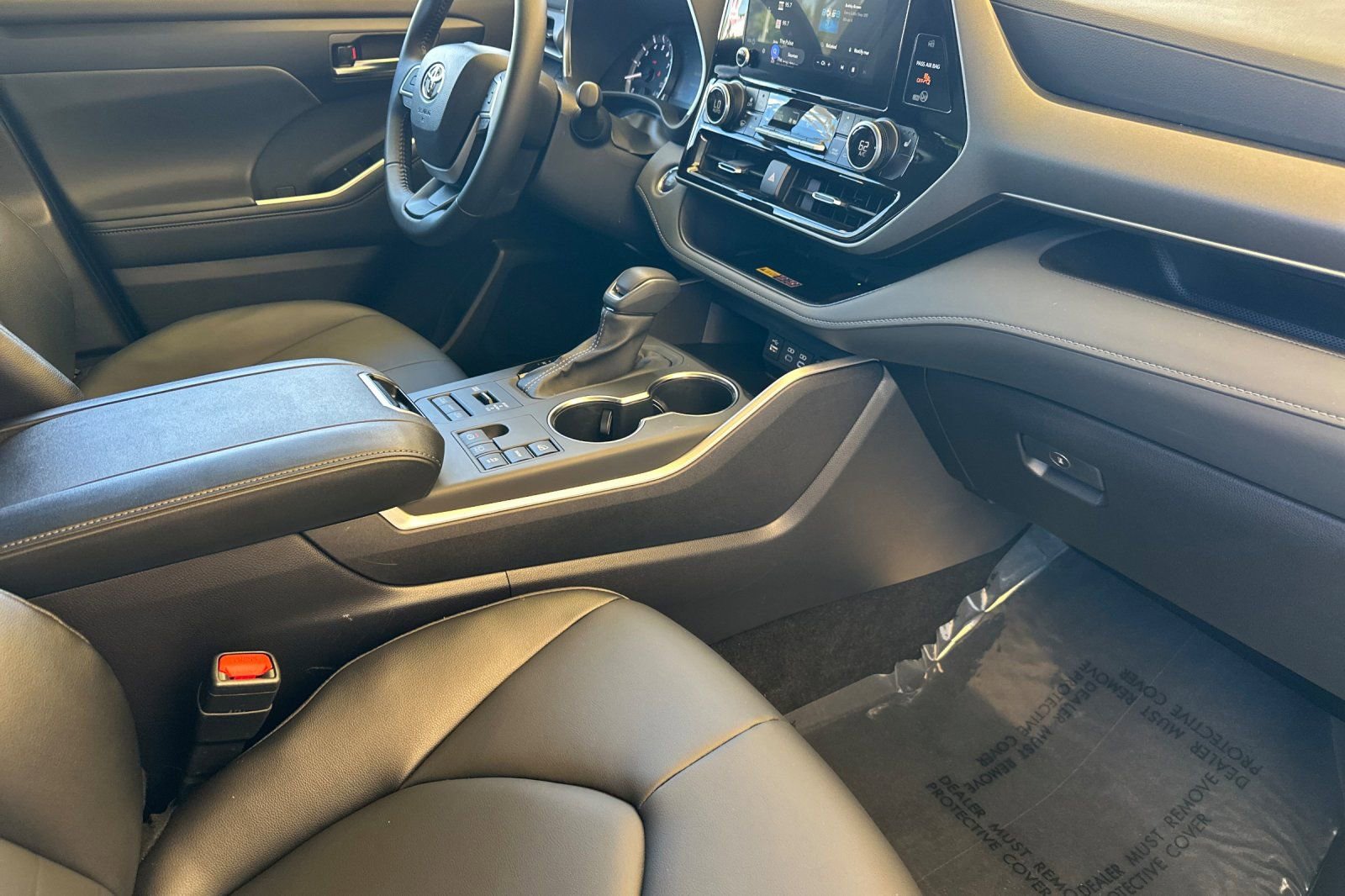 Used 2025 Toyota Highlander XLE AWD/4WD image 19