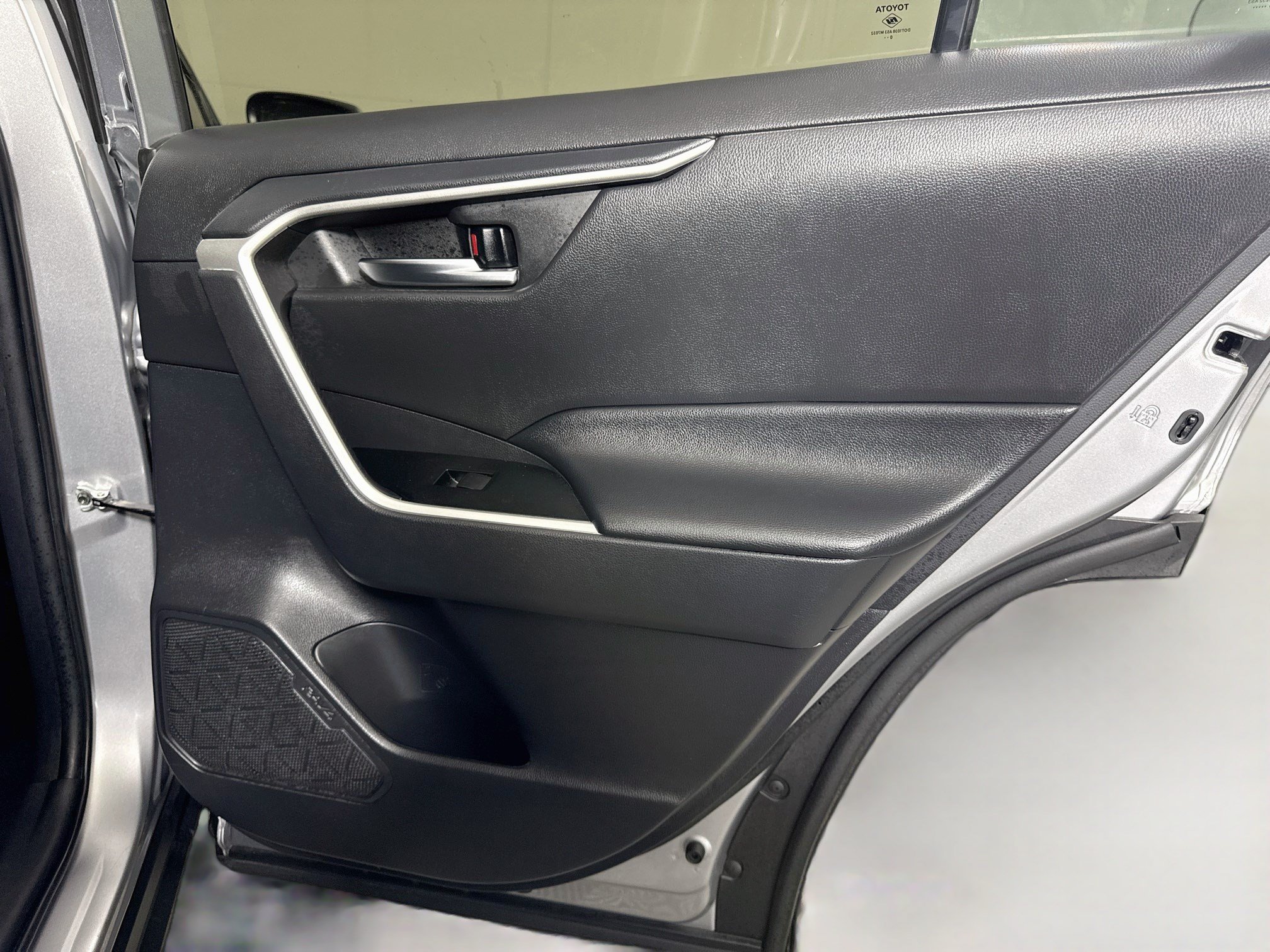 Used 2021 Toyota RAV4 XLE FWD image 28
