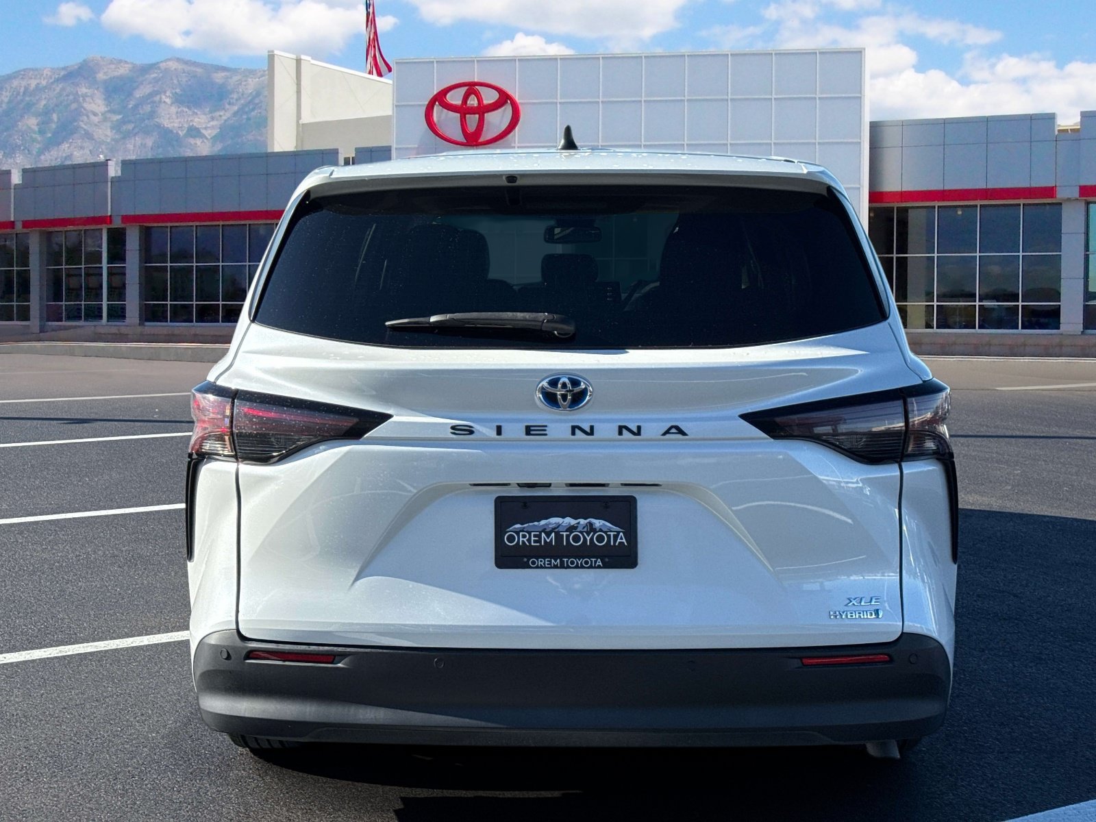 Used 2023 Toyota Sienna XLE FWD image 5