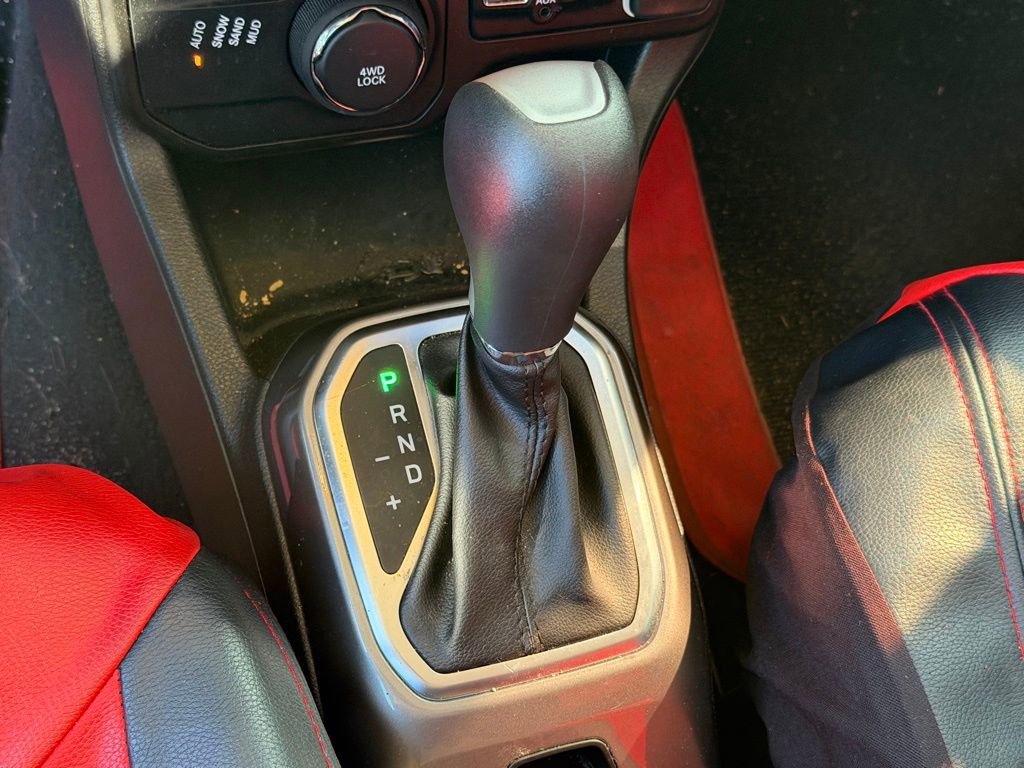 Used 2022 Jeep Renegade Latitude w/ Sun/Sound Group image 21