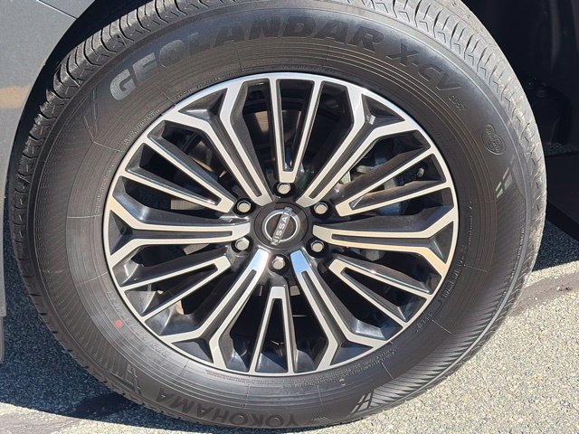 Used 2025 Nissan Armada SL AWD/4WD image 2