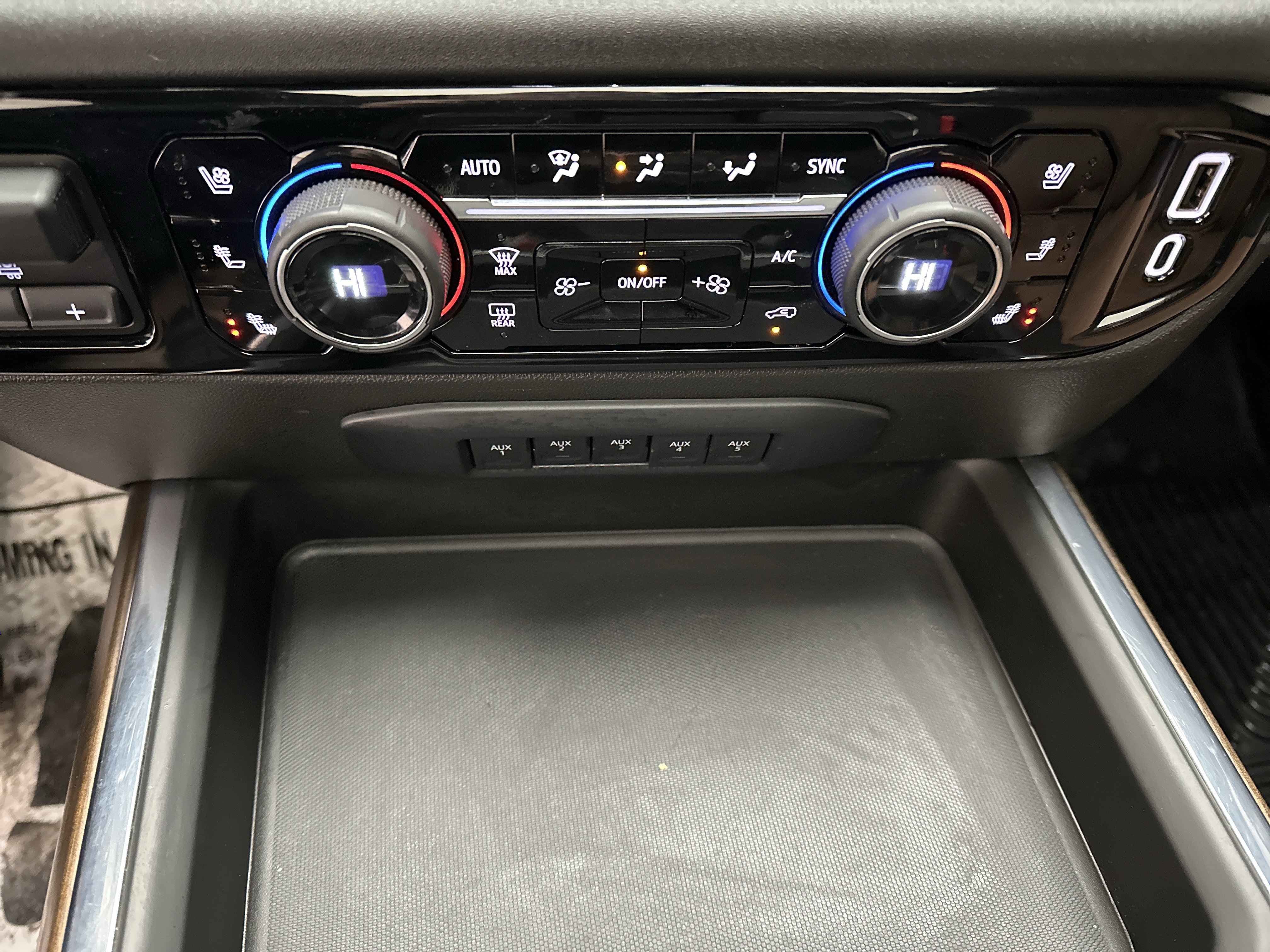 Used 2024 Chevrolet Silverado 3500 High Country w/ High Country Premium Package image 41