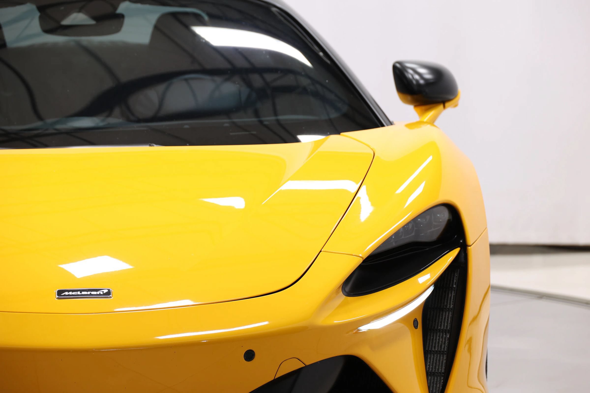 Used 2023 McLaren Artura RWD image 89