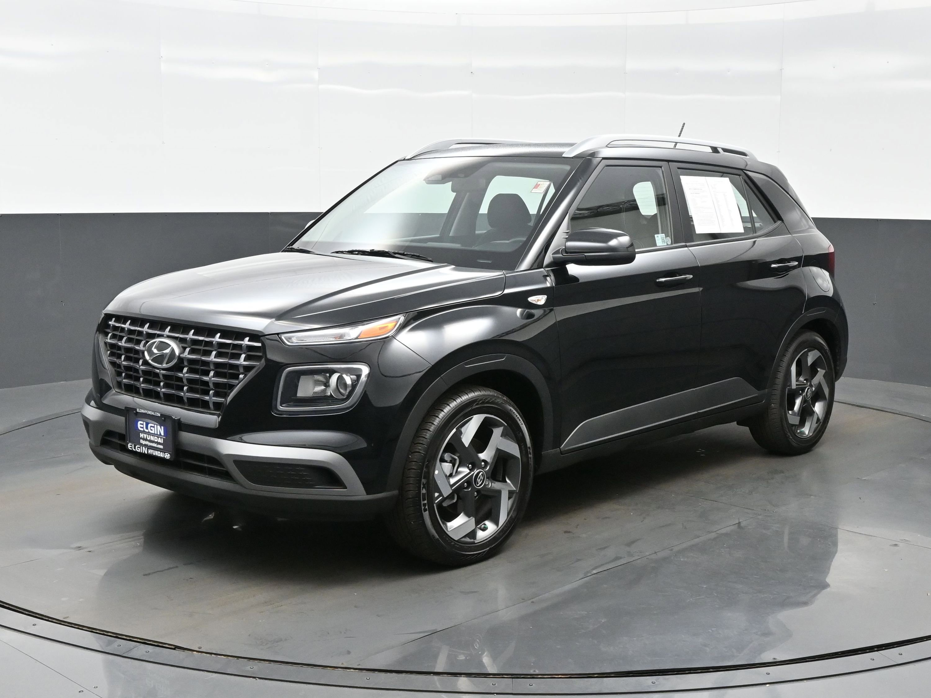 Certified 2025 Hyundai Venue SEL image 2