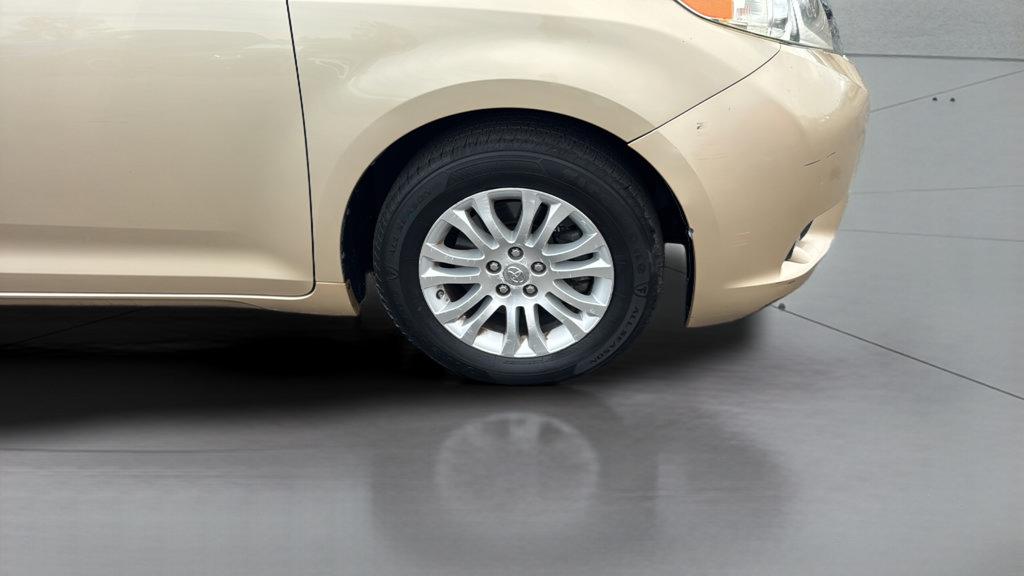 Used 2011 Toyota Sienna XLE w/ Premium Pkg FWD image 34