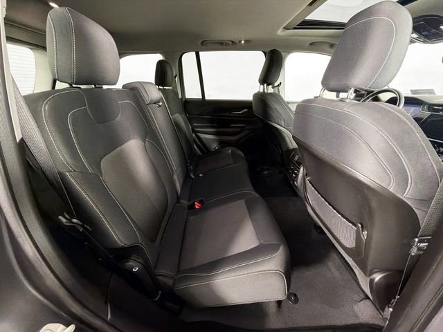 Used 2023 Jeep Grand Cherokee Laredo AWD/4WD image 26