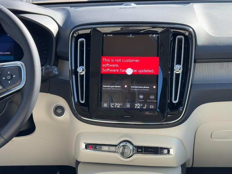New 2026 Volvo XC40 B5 Ultra w/ Climate Package AWD/4WD image 8