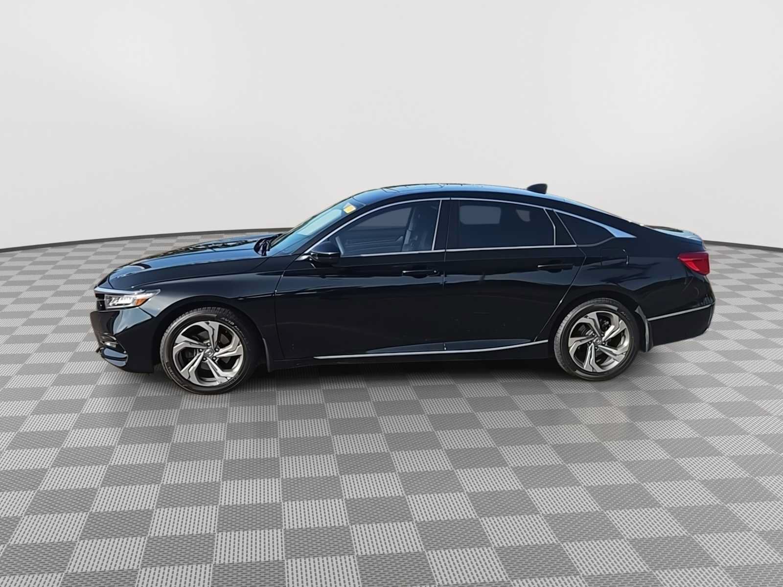 Used 2018 Honda Accord EX image 5