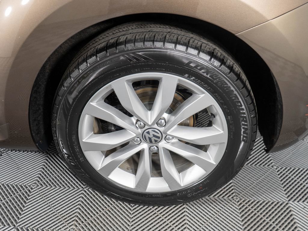 Used 2013 Volkswagen Beetle TDI FWD image 25