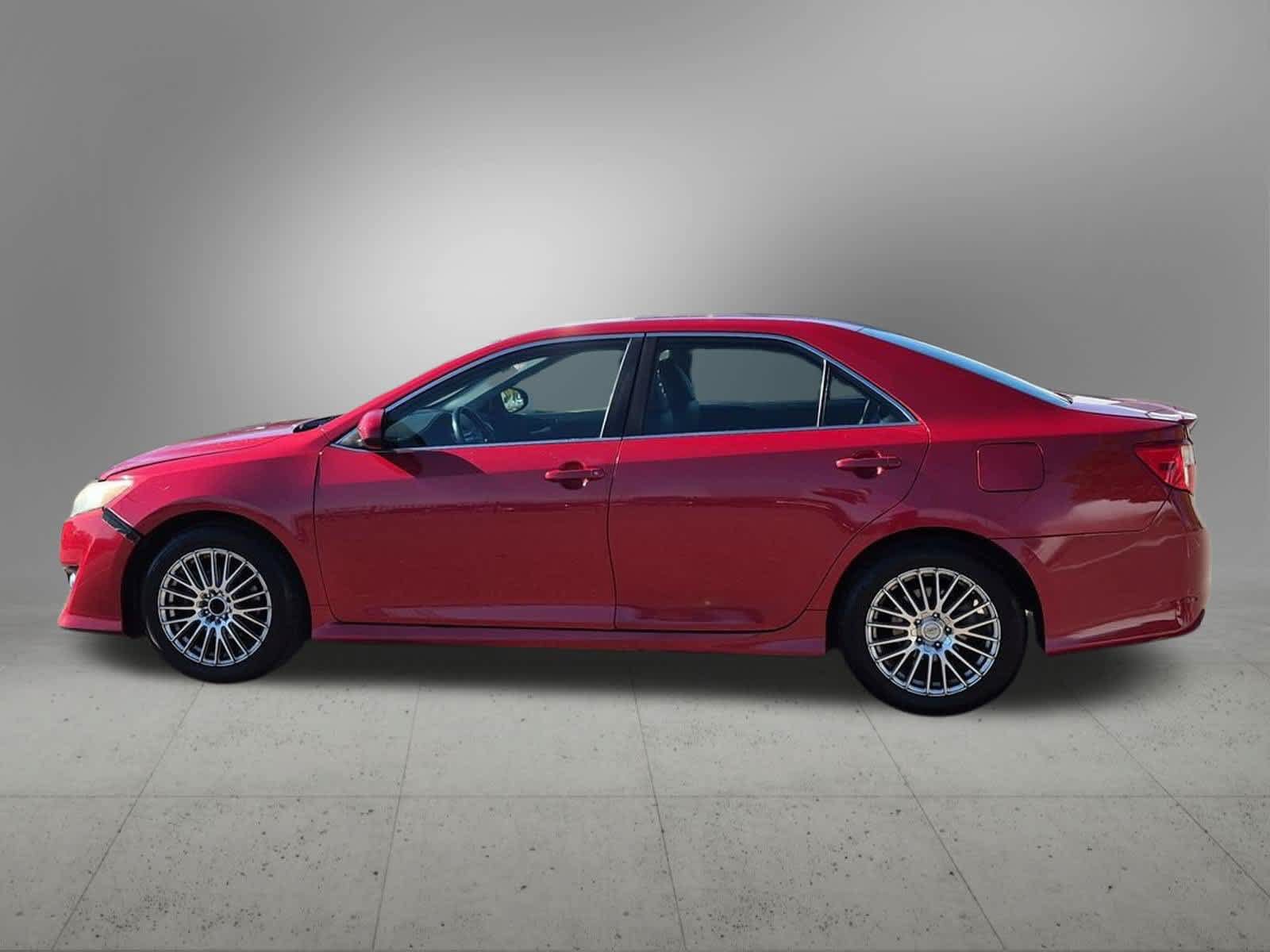 Used 2013 Toyota Camry SE FWD image 3