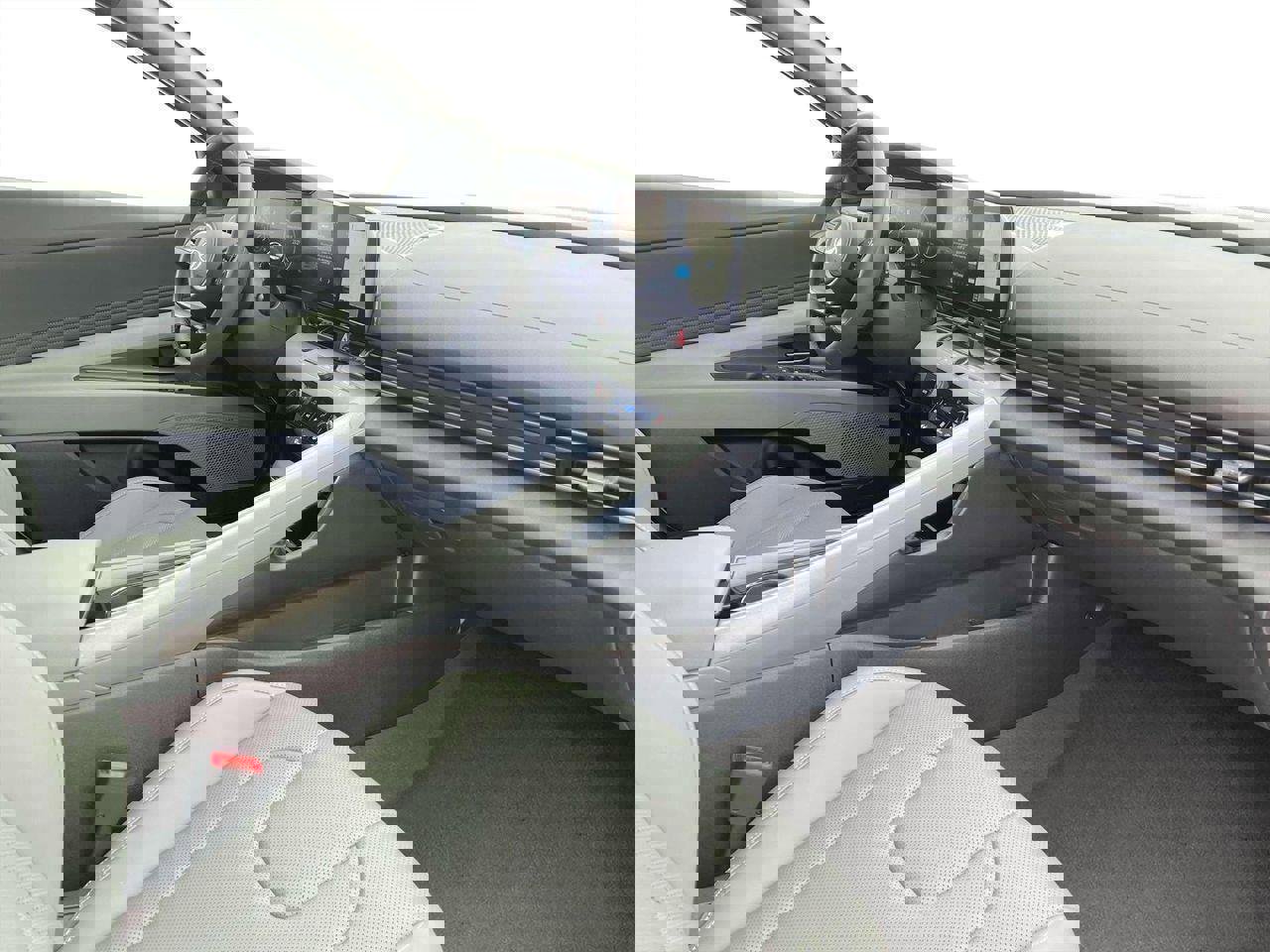 New 2025 Hyundai Elantra Limited image 15