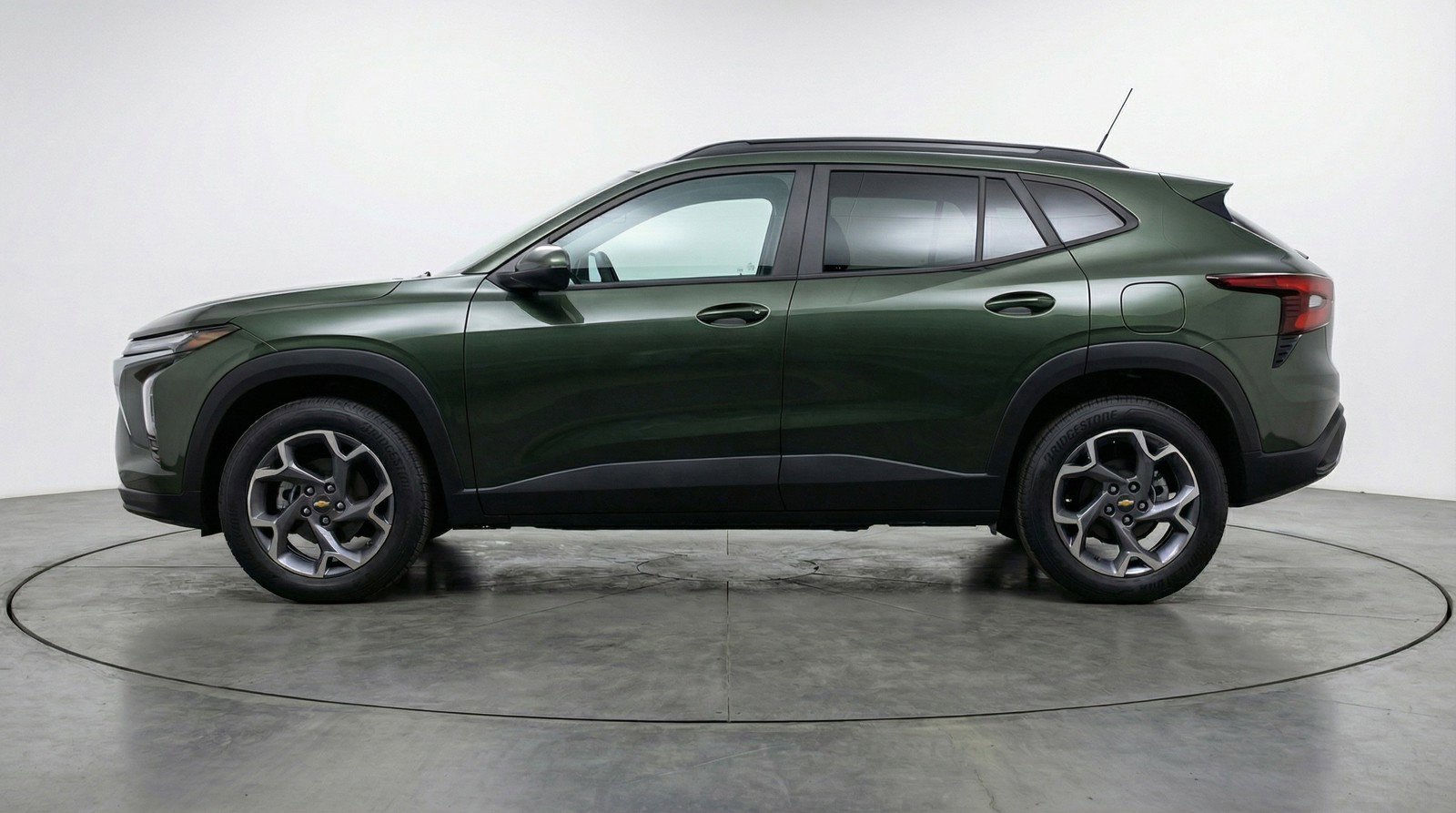 Used 2025 Chevrolet Trax LT FWD image 5