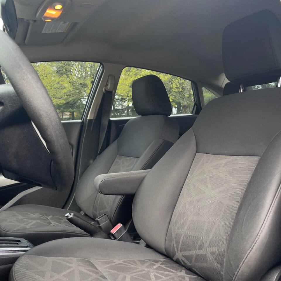 Used 2012 Ford Fiesta SE image 9
