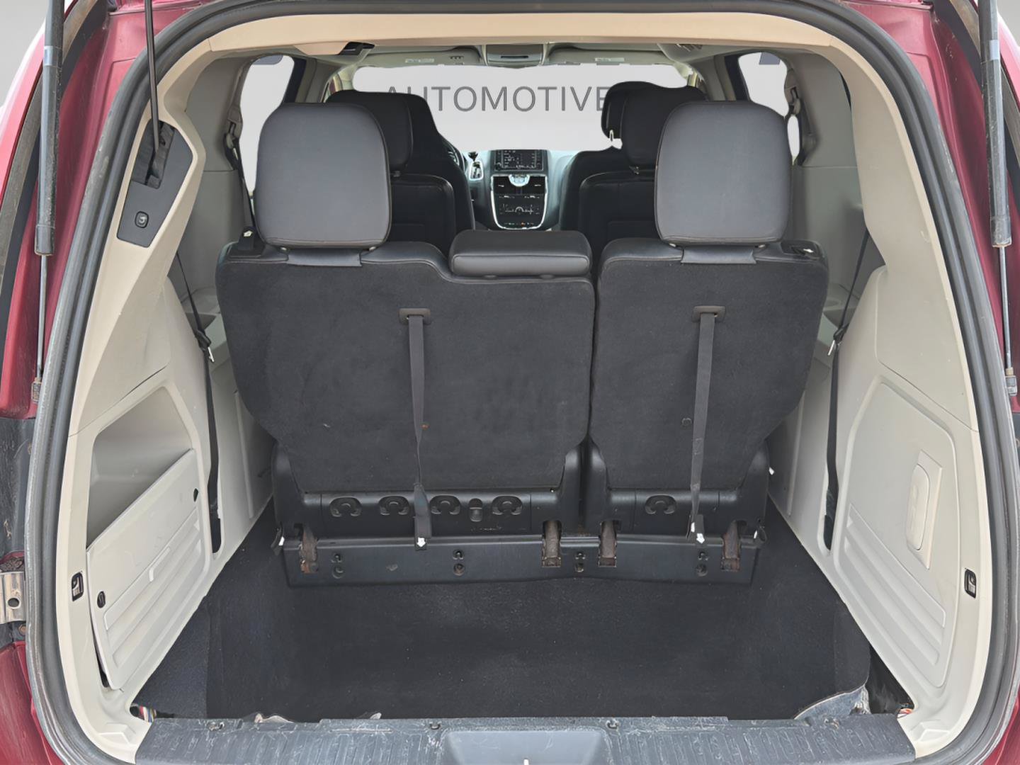 Used 2014 Chrysler Town & Country Touring FWD image 21