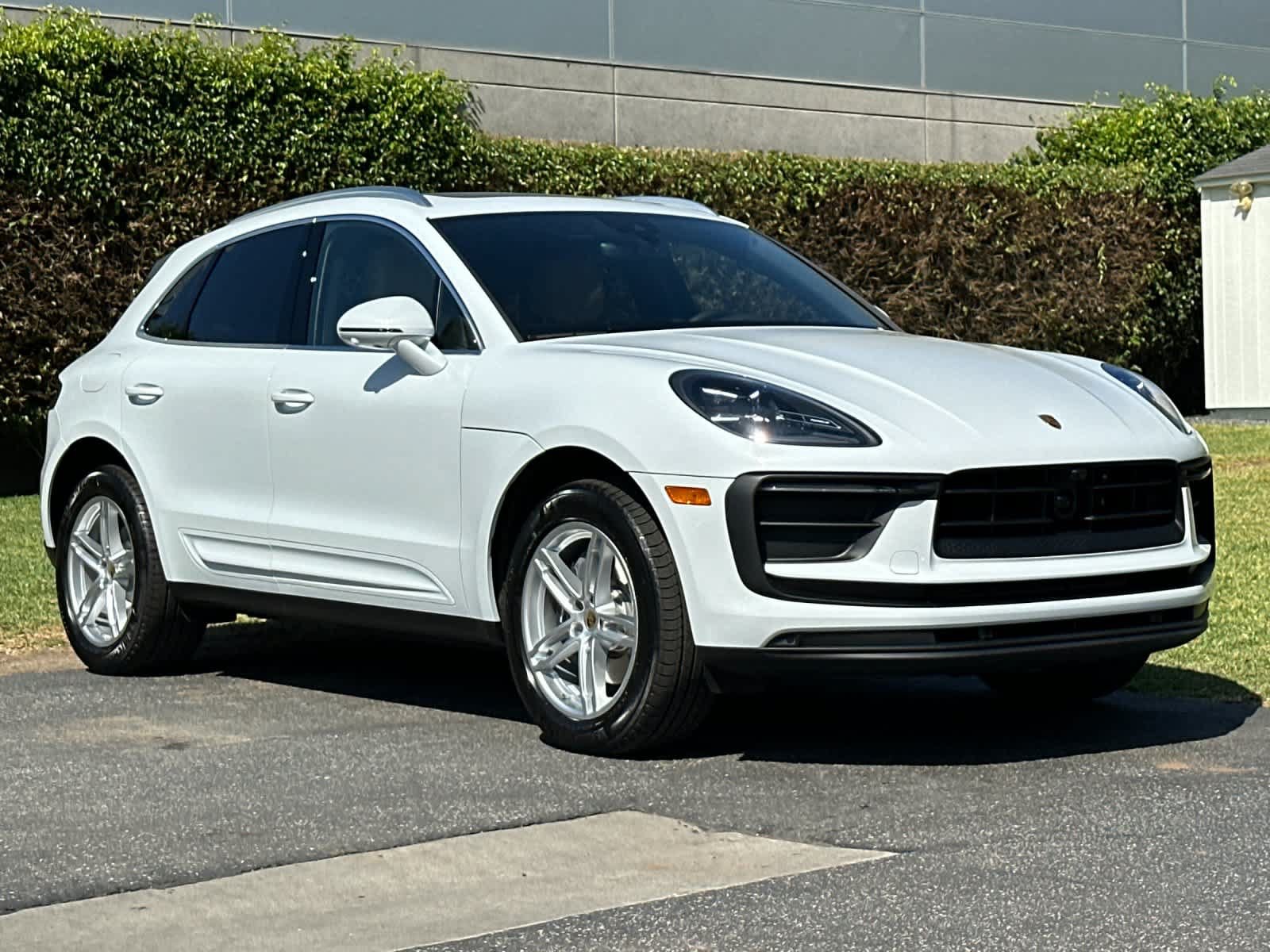 Certified 2026 Porsche Macan AWD/4WD image 10
