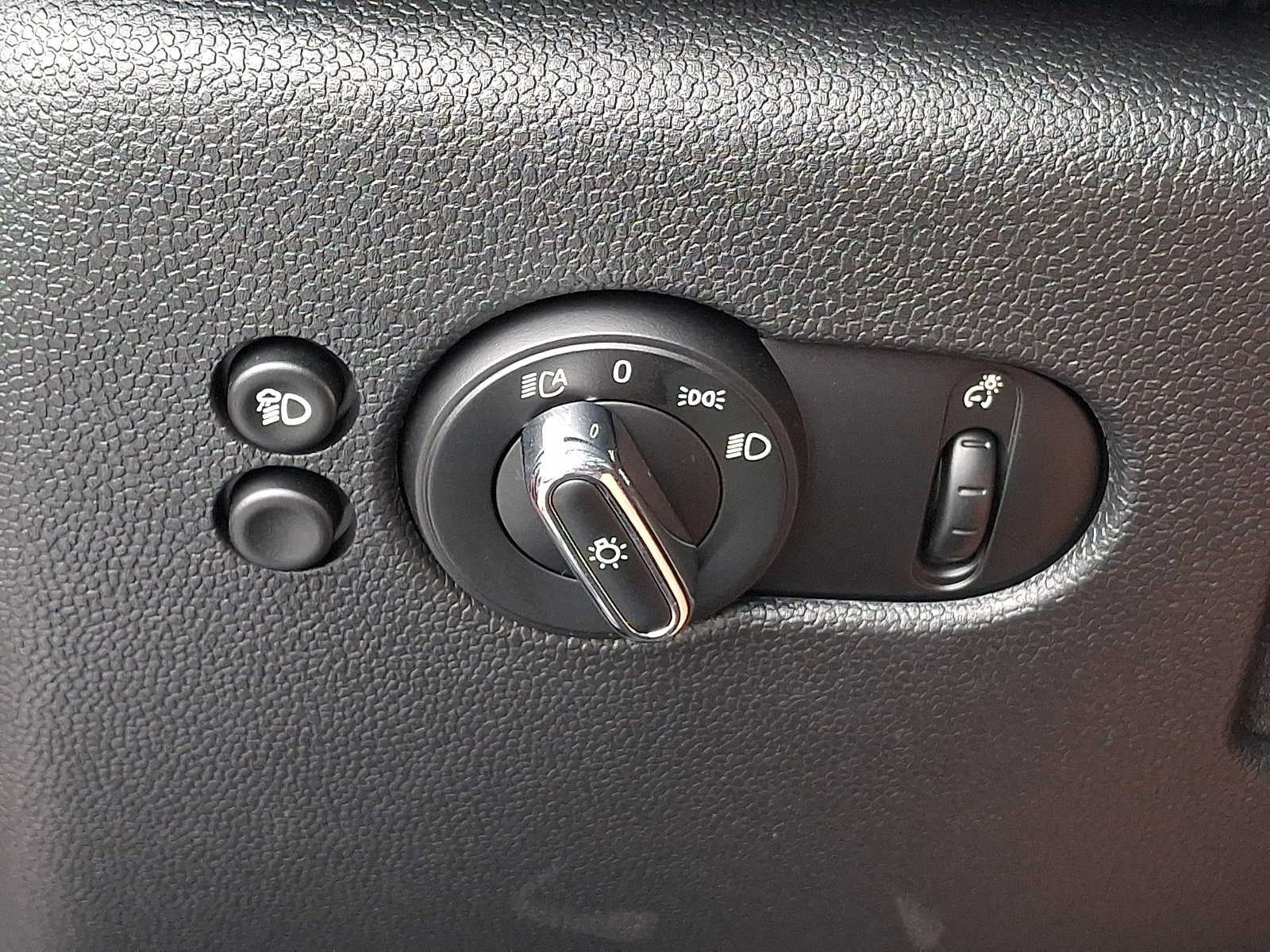 Used 2024 MINI Cooper 2-Door Hardtop FWD image 24