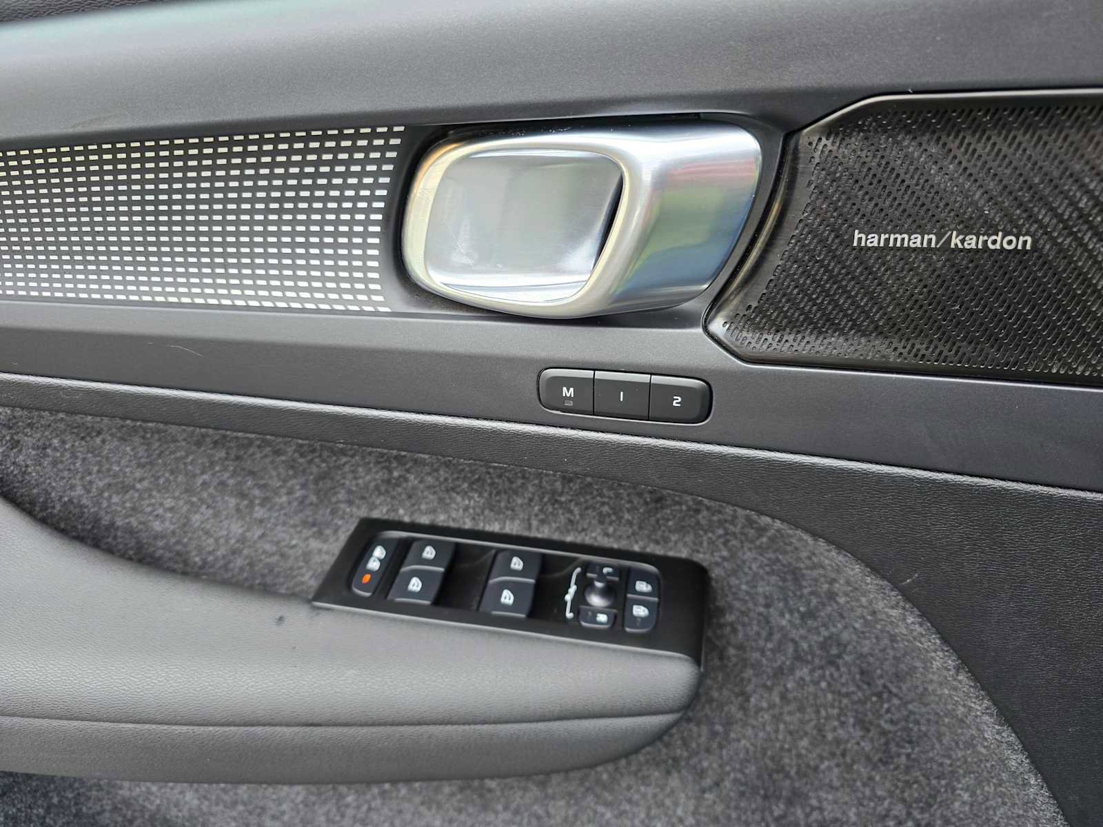 Certified 2022 Volvo XC40 P8 Recharge Ultimate image 42