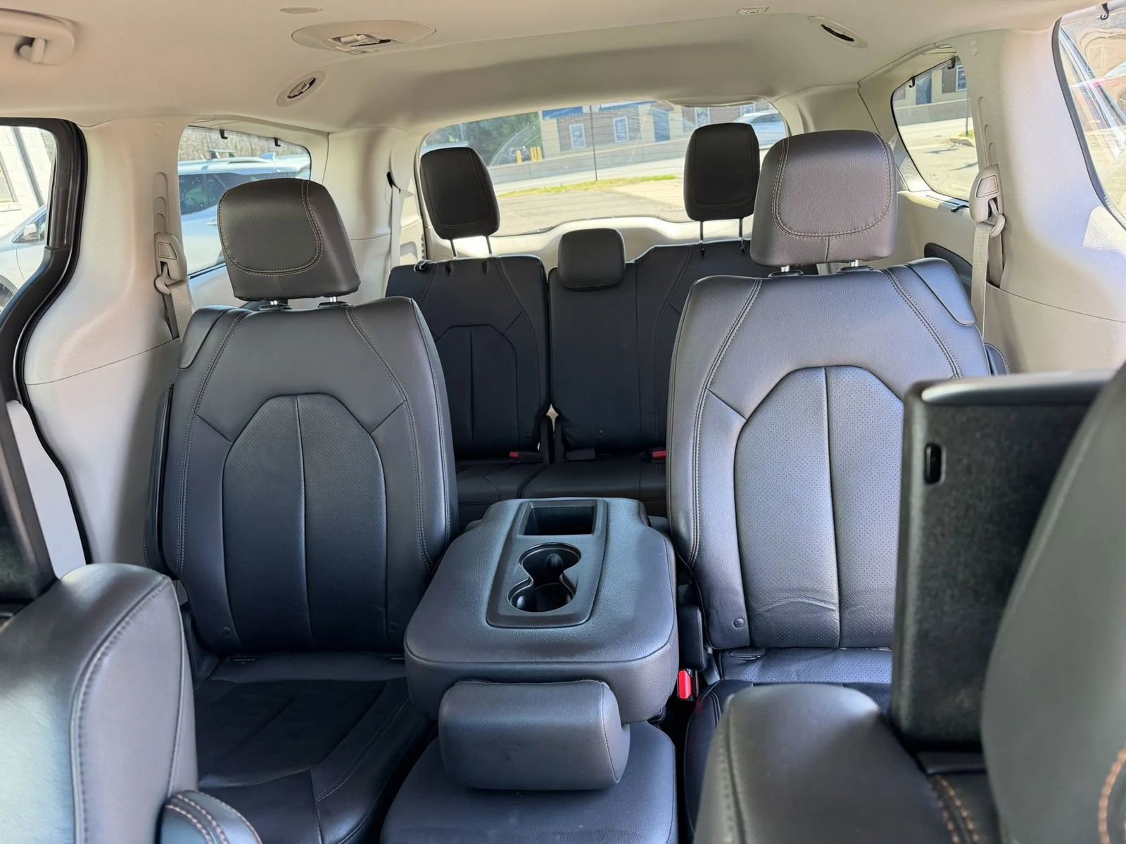 Used 2017 Chrysler Pacifica Touring-L Plus image 10