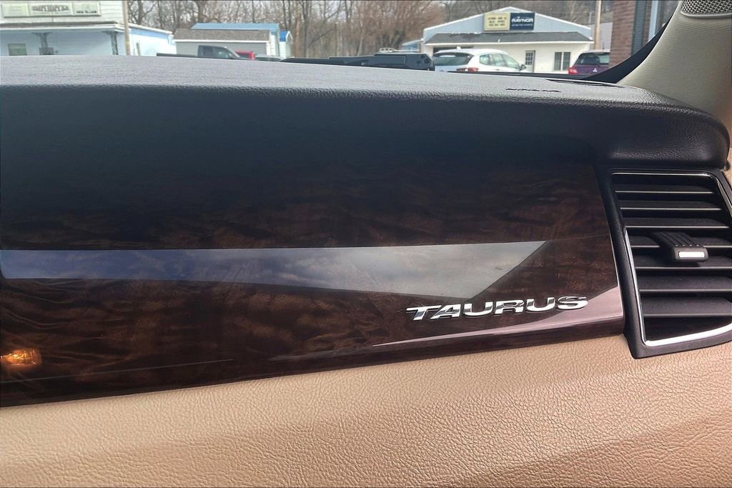 Used 2017 Ford Taurus Limited image 15