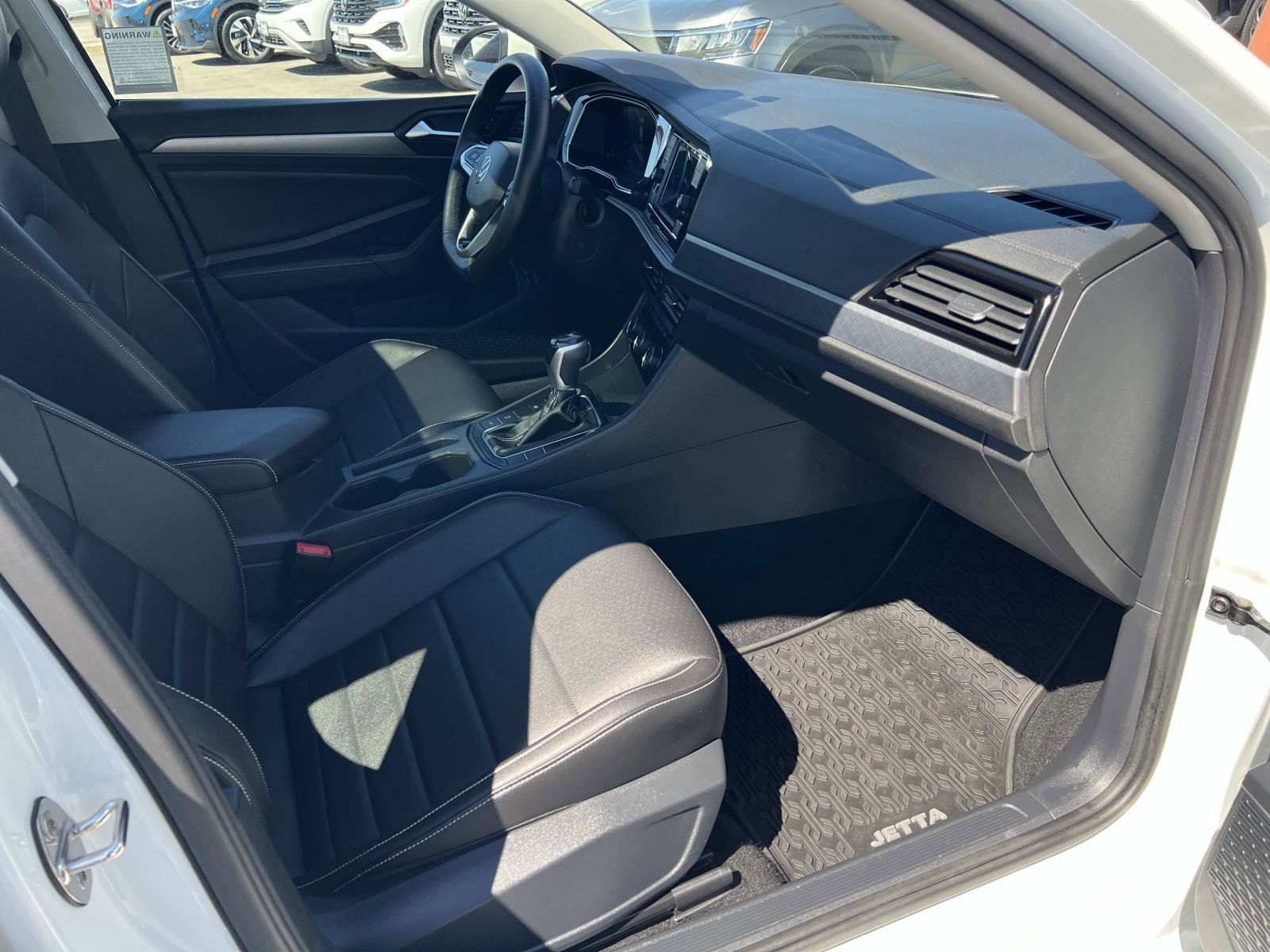 Used 2024 Volkswagen Jetta SE w/ Panoramic Sunroof Package image 28