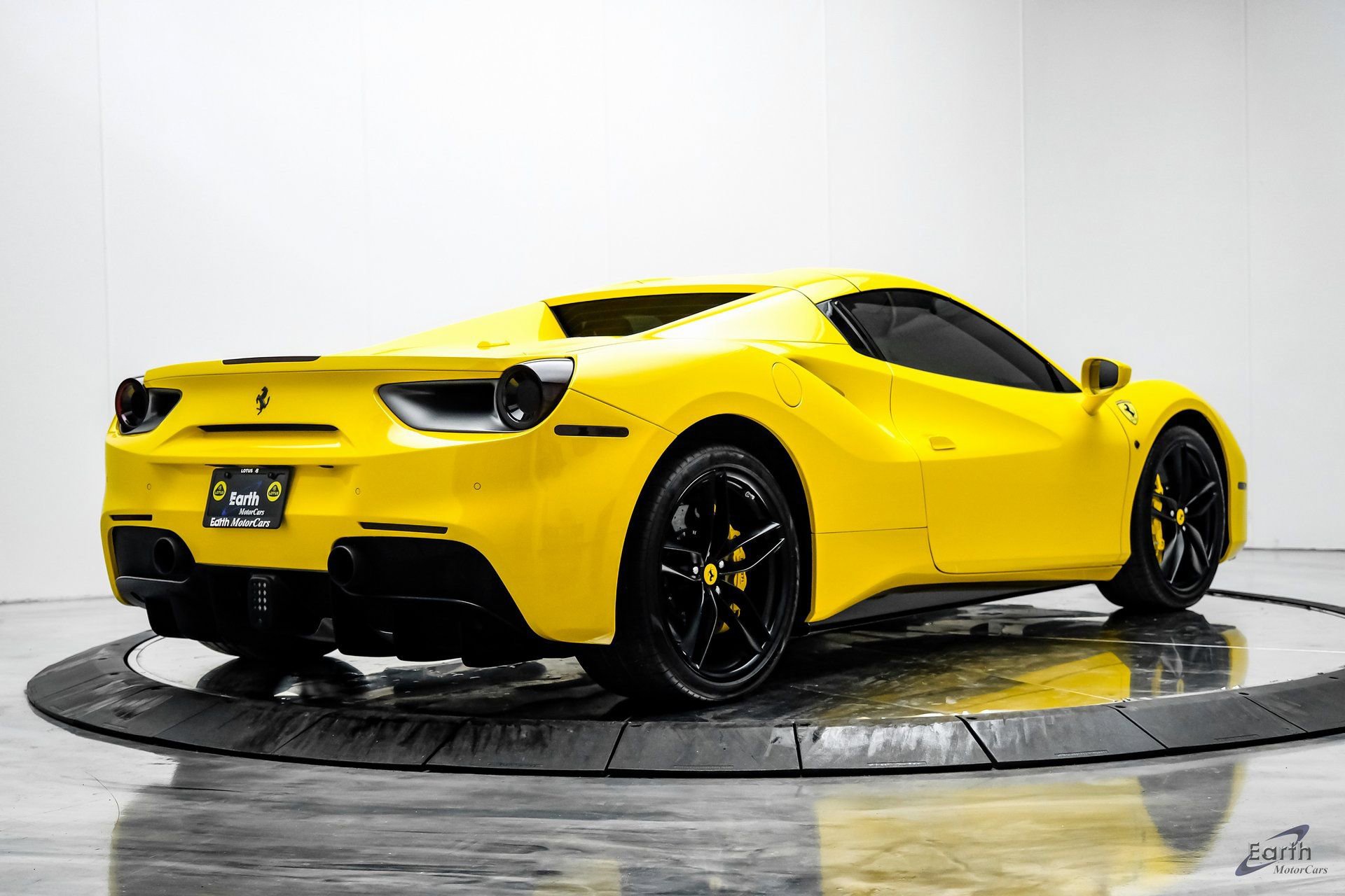 Used 2017 Ferrari 488 Spider image 23